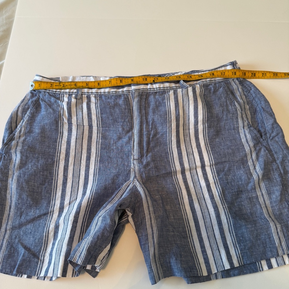 Lauren Ralph Lauren Women’s 16 Chino Style Shorts White Blue Chambray  Striped - Picture 5 of 7